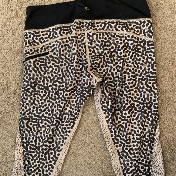 Lululemon Cropped Running Leggings - size 6 - Picture 2 of 3